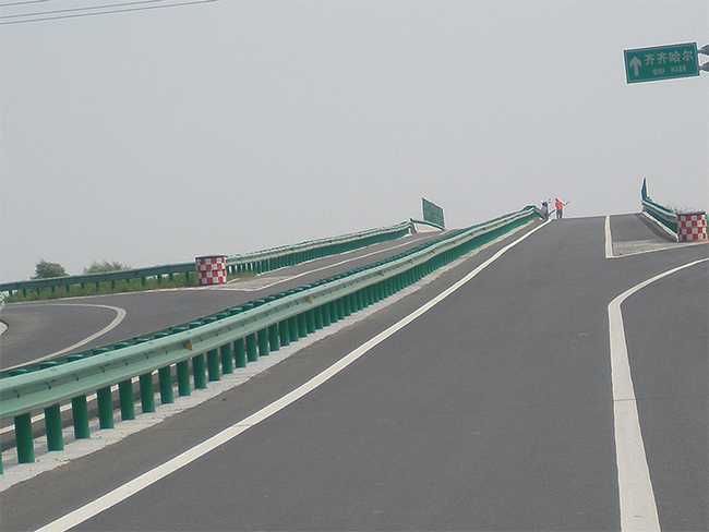 遵义高速公路护栏的材质与规格
